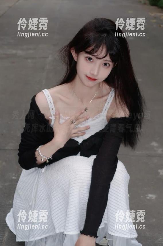 秀人网 - 迷人私房写真：林子欣reya与死库水的完美结合，感受青春气息-伶婕霓