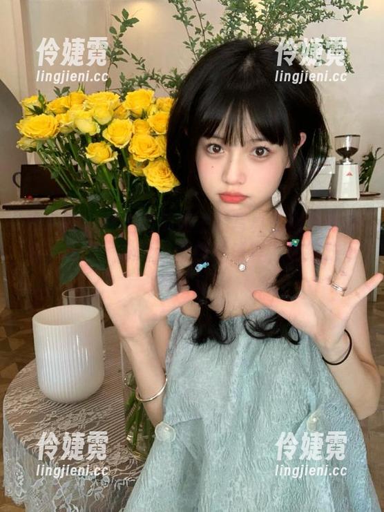 秀人网 - 林煊煊御姐主题写真原图强势来袭，与大家分享这份视觉盛宴，你绝对不能错过！-伶婕霓
