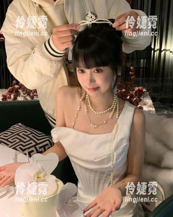 秀人网 - 让人心动的柚柚小奶瓶内衣写真集，超萌原图与图包分享！-伶婕霓