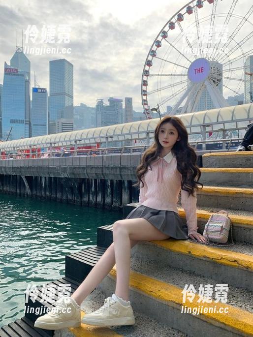 秀人网 - 无与伦比的梦心月黑丝魅惑抹胸，高清作品带来视觉冲击-伶婕霓