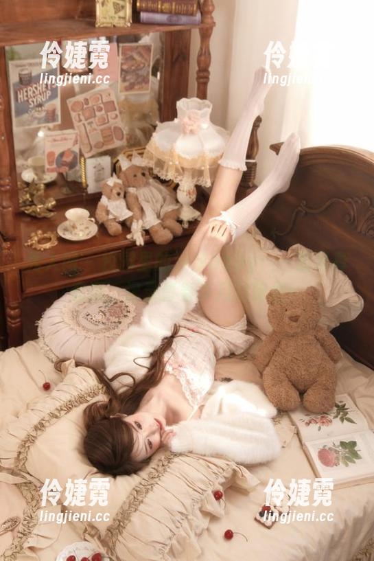秀人网 - 校园里的汐汐baby：一组写真套图，记录青春岁月的绚烂！-伶婕霓