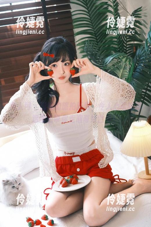 秀人网 - 温妮的旅拍新作，令人心动的精选图包带你走遍奇妙世界！-伶婕霓