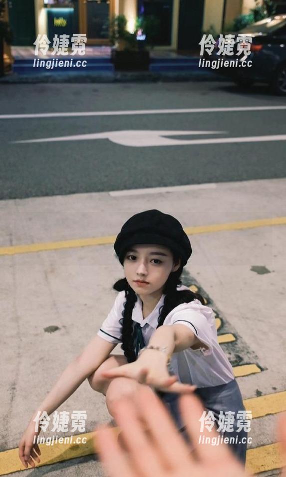 秀人网 - 灿宝校园之旅：独特写真套图合集带你领略校园魅力-伶婕霓