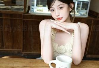秀人网 - 白芷yy自拍高清图册：无修饰的真实，美丽自然不做作