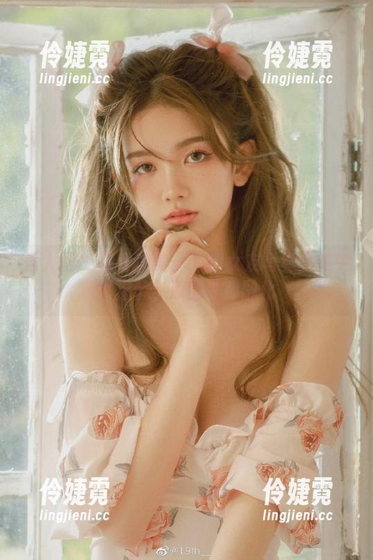 秀人网 - 感受糯美子nini女友写真全集中的温馨，原图让你融化-伶婕霓