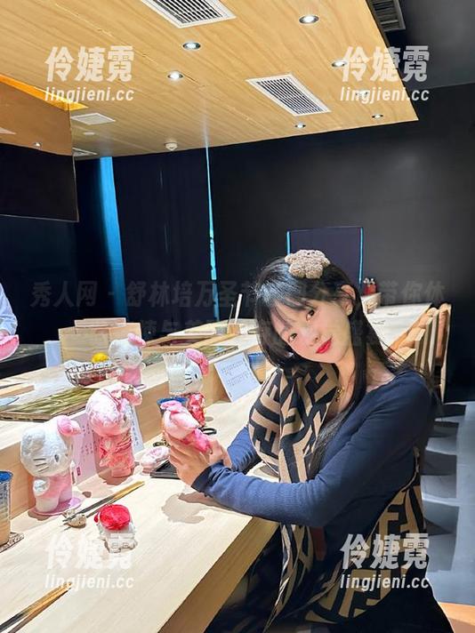 秀人网 - 舒林培万圣节套图分享，带你体验惊悚与美丽并存的视觉盛宴-伶婕霓