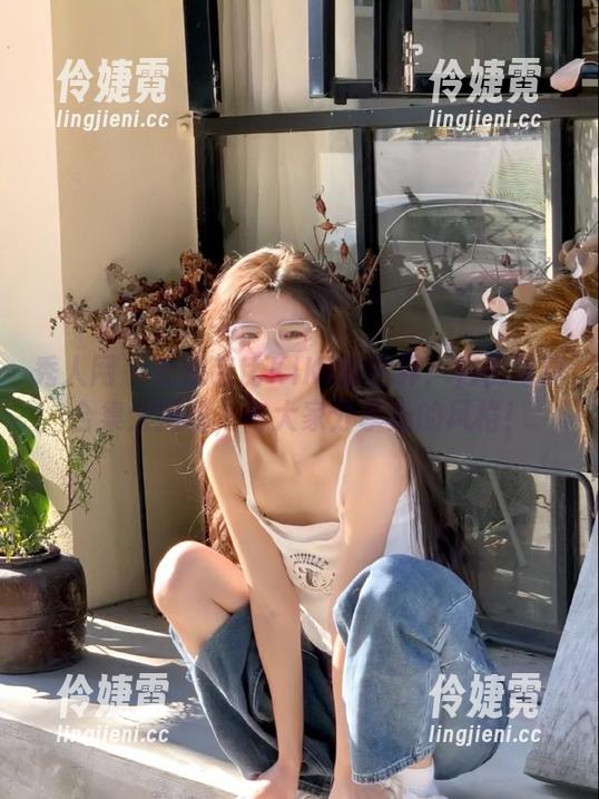 秀人网 - 走进芭比KIKI的世界：棉袜写真合集大揭秘，与大家分享她的风格！-伶婕霓