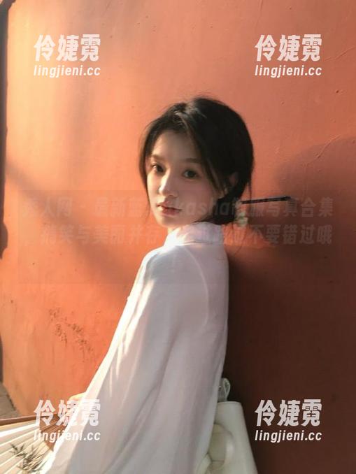 秀人网 - 最新蓝夏akasha制服写真合集，搞笑与美丽并存，走过路过不要错过哦！-伶婕霓