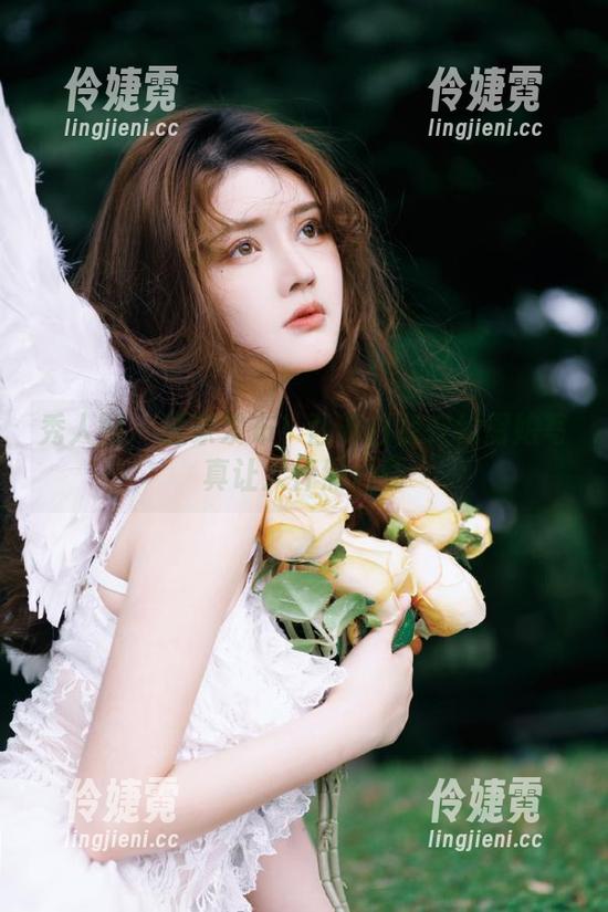 秀人网 - 独家发布！西希白兔在线厨娘写真让人怦然心动-伶婕霓