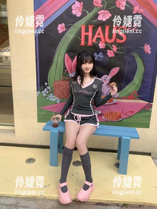 秀人网 - 软软roro少女的视觉盛宴：全集原图尽情欣赏她的风采-伶婕霓