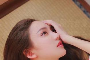 秀人网 - 金悦汐泳衣写真图片合集，展现细腻肌肤与自然的完美融合