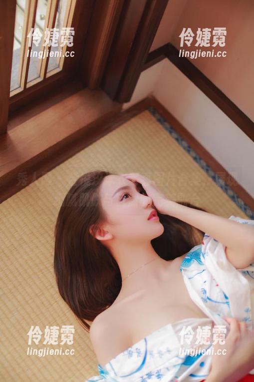 秀人网 - 金悦汐泳衣写真图片合集，展现细腻肌肤与自然的完美融合-伶婕霓
