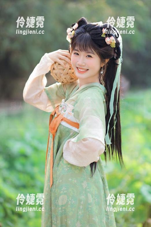 秀人网 - 白裙飘逸，阿汁写真作品登录网盘，精彩不容错过！-伶婕霓