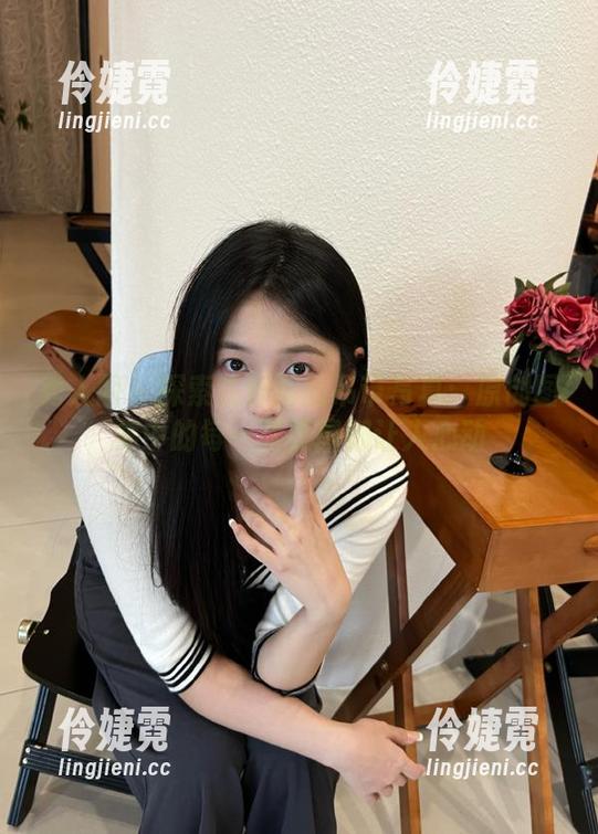 秀人网 - 探索陈舒羽的吊带写真：原创图集中的每一张原图都让人心动-伶婕霓