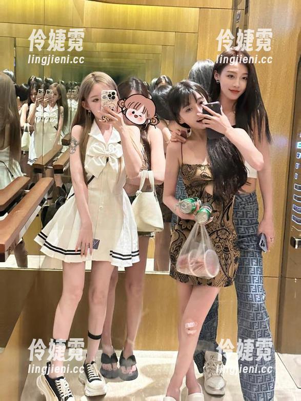 秀人网 - 鱼尾fish带来美脚写真新更新，绝美图集等你来看！-伶婕霓