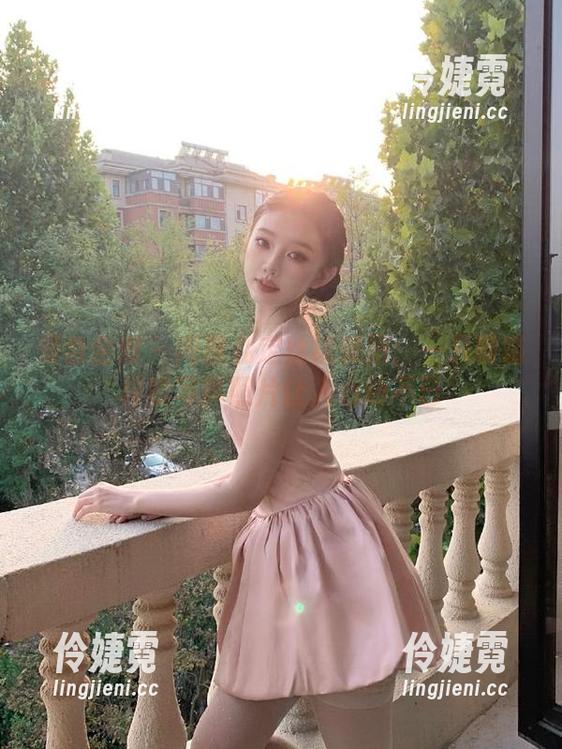 紧急企划 - 内部私定丝袜美图：一只喵喵梓的写真照片让人心动不已-伶婕霓