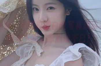 紧急企划 - 小婕校服白丝写真缤纷呈现，网盘下载让你心动不已！