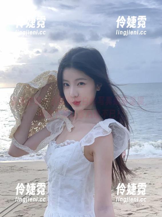 紧急企划 - 小婕校服白丝写真缤纷呈现，网盘下载让你心动不已！-伶婕霓