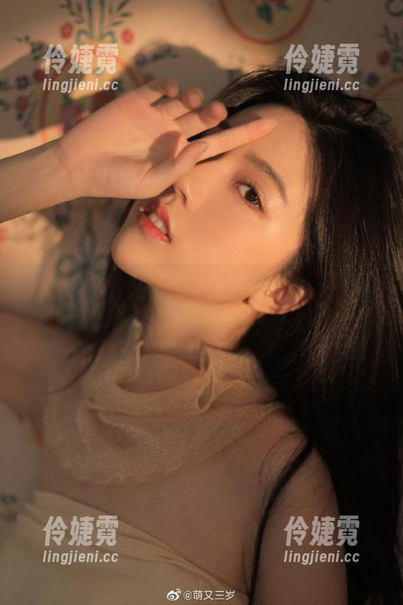 紧急企划 - 小恩短裙系列美图曝光，精彩瞬间立即下载收藏！-伶婕霓