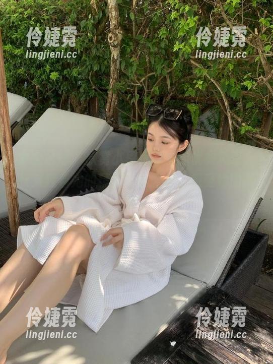 紧急企划 - 欣赏小恩优等生的优雅风采，快来观看她的精彩写真图片，感受她的魅力！-伶婕霓