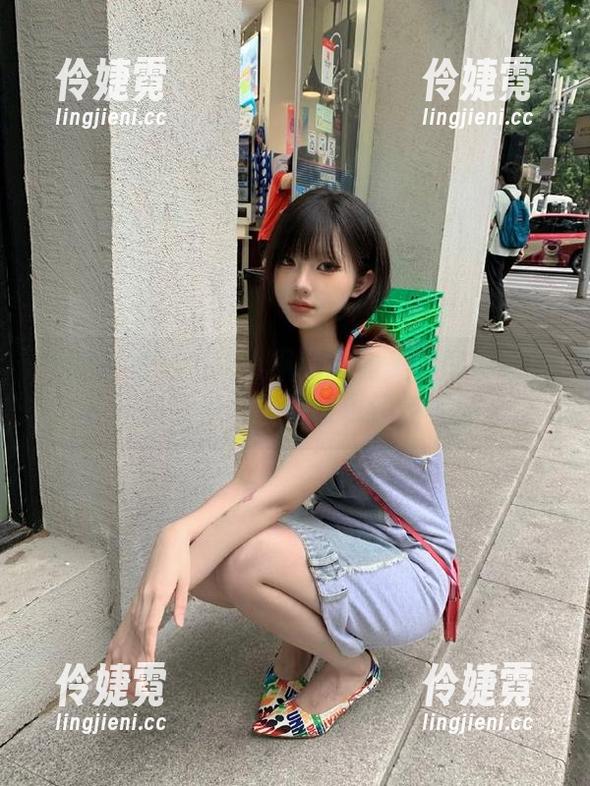 紧急企划 - 发现小枫的高清美脚写真资源，让你感受细腻与优雅的完美融合-伶婕霓