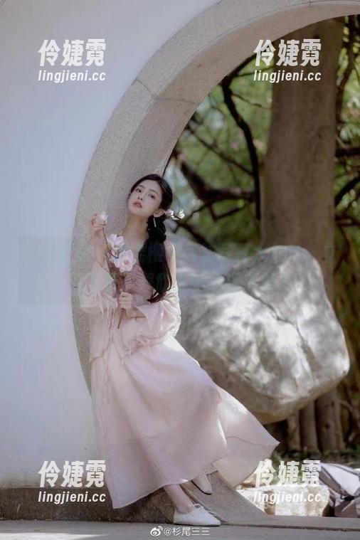 紧急企划 - 樱樱樱可网袜写真大放送，立即免费下载欣赏她的迷人魅力-伶婕霓
