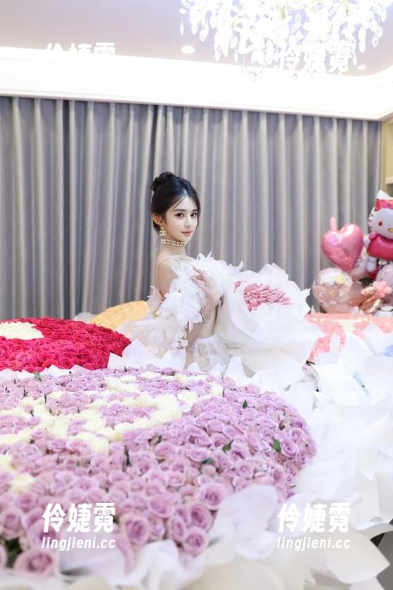 美媛馆 - 软软子居家生活的甜蜜瞬间：精选图集与精彩写真合集-伶婕霓