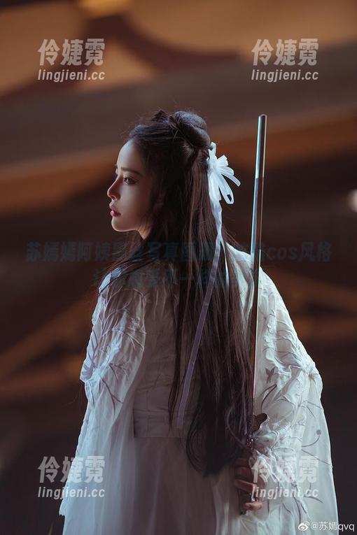 苏嫣嫣阿姨黑丝写真图册：炫酷cos风格让你感受不一样的美学-伶婕霓