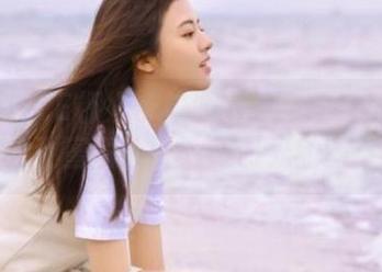 蜜桃社 - E杯奶茶校服美图合集：校园里的甜蜜瞬间，穿越时光的画卷