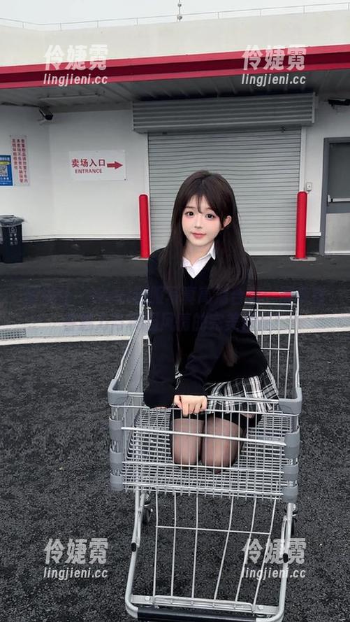 蜜桃社 - Suki制服写真高清合集：展现青春魅力与校园风情的完美作品！-伶婕霓