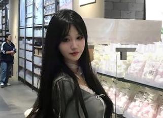蜜桃社 - 在线探索桃乃香Tina的毛衣风格，美图呈现她独特的时尚与气质！