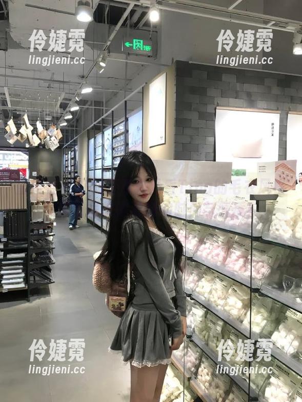 蜜桃社 - 在线探索桃乃香Tina的毛衣风格，美图呈现她独特的时尚与气质！-伶婕霓