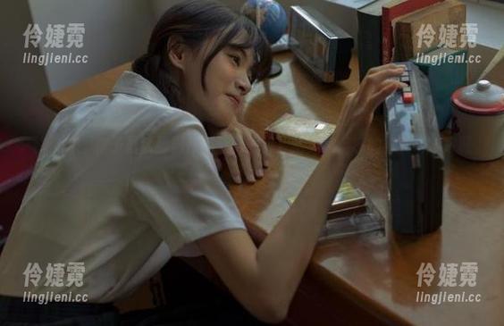 袜啵啵 - 稚予最新摄影作品登陆图库，给大家满满的春节拜年祝愿！-伶婕霓