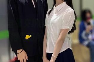 袜小喵与丝绸交织的高清写真，让你的心灵得到前所未有的触动！