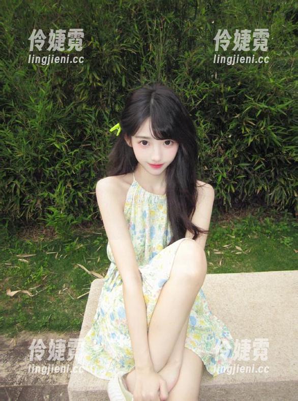 语画界 - 在灰丝的包围中：探索芝芝booty的写真套图，感受不同于以往的独特魅力-伶婕霓
