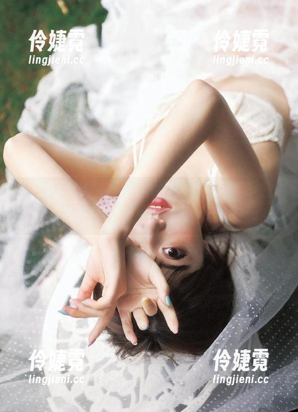 语画界 - 豆瓣酱浴室系列写真合集，精彩片段尽在下载链接中！-伶婕霓