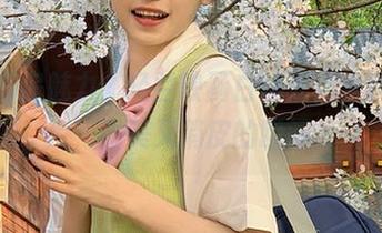 探寻私房魅力，轻兰映画白丝死库水精彩图片，甜美又俏皮的瞬间。