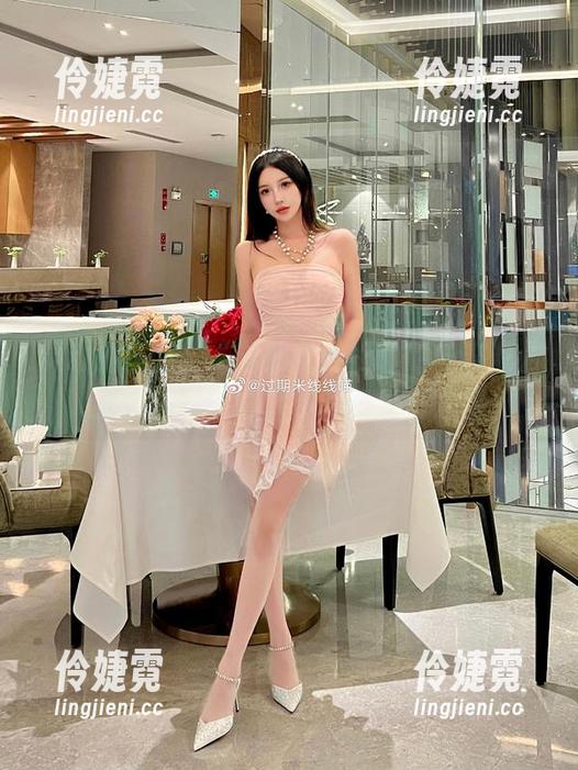 灵动的画面：“过期米线线喵”与流浪小猫共同演绎的COS写真梦幻之旅-伶婕霓