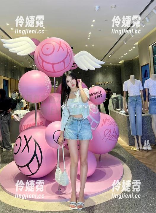 来感受复古魅力！过期米线线喵写真集全新上线，免费供下载！-伶婕霓