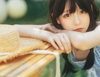 快来看看迷之呆梨在看哪里！独家美图合集震撼上线！