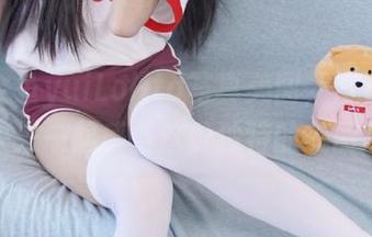 最新金鱼yuiLolita写真美图，青春洋溢，快来一起感受这份独特的美丽吧！