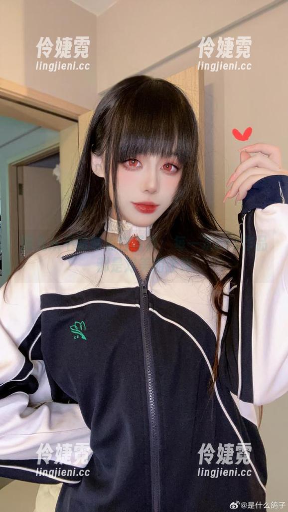 阿九从不咕咕黑白写真：每一次cos作品都是对美的诠释-伶婕霓