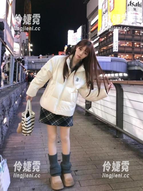 微密圈 - 深入阿色的写真艺术：红色蕾丝丁裤作品精彩合集一览-伶婕霓