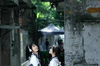 雅拉伊 - 入镜洋儿的秘书魅力：看她如何通过图片原图诠释性感与优雅！