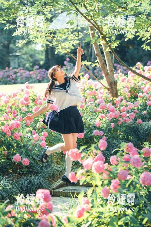 青豆客 - 感受AZHUA最新写真集中的美足艺术与视觉冲击-伶婕霓