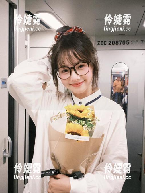 青豆客 - 发现杨上萱俏皮女神的无限魅力，在线查看她最新的精美图片合集！-伶婕霓