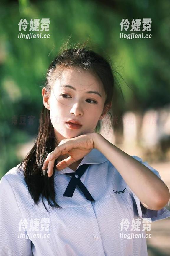 青豆客 - 魅力与灵性，苏糯米私拍美图展现修女的独特气质！-伶婕霓