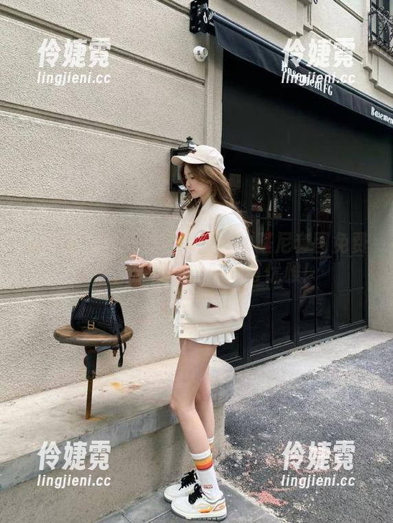 青豆客 - 抢先体验谭晓彤比基尼套图免费资源，展现你的时尚与优雅！-伶婕霓