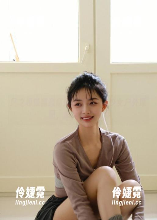 风之领域盛邀您欣赏最新黑丝少女户外原图，感受夏日清风-伶婕霓