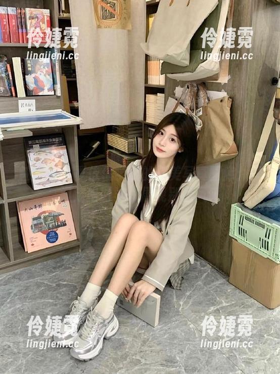 魅妍社 - 夏依依学姐的精美写真图库：瞬间定格时光，展现别样风采-伶婕霓